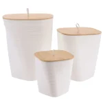 SET 3 COȘURI GUNOI PLASTIC CAPAC BAMBUS STRIATII - ALB | COȘURI DE GUNOI BAIE SET