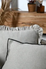 Pernă decorativă Aline 40X40 cm, culoare bej, cu volan, 81% bumbac 19% in - imagine 2