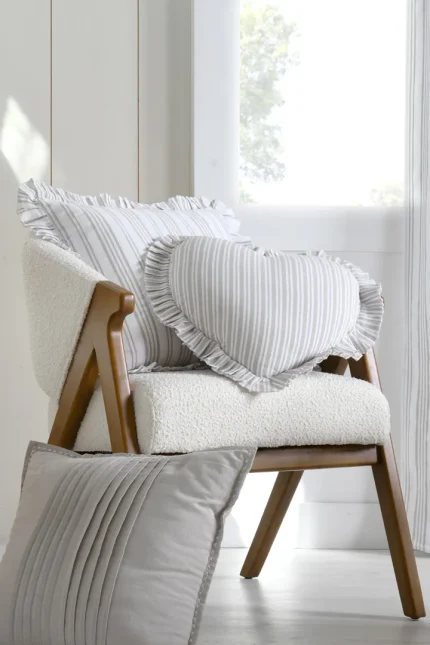 Pernă decorativă Josephine 45X45 cm, culoare bej, 55% bumbac 45% poliester - imagine 2